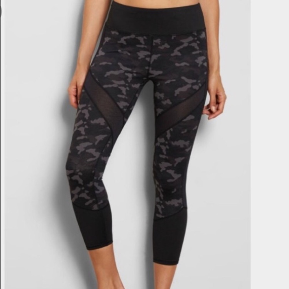 ✨HP✨ Threads 4 Thought Camo Mesh Kellyn Leggings Small